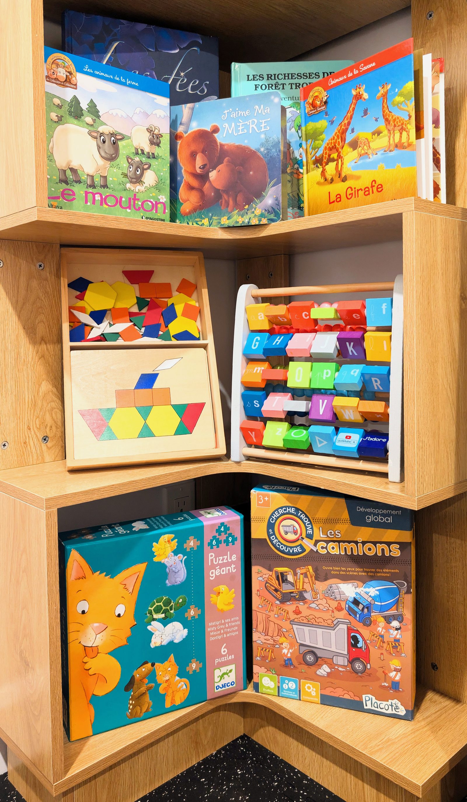 Coin pour les petits — jeux et bibliothèque